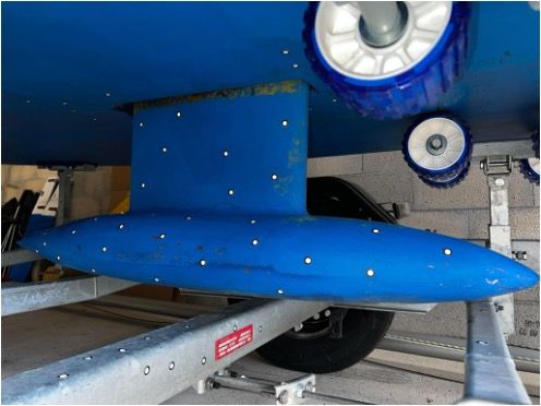 Bulbe de quille du voilier sur sa remorque, préparé pour le scan 3D.