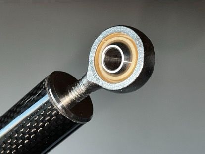Rotule montée sur un tube en carbone.